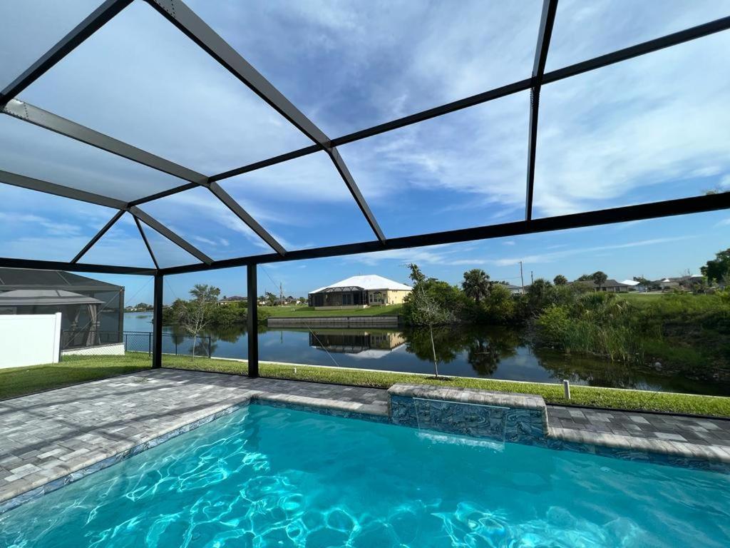 Newly Built Villa Ballerina With Heated Pool And Incredible View Into Beautiful Arrowheadcanal Cape Coral Bagian luar foto