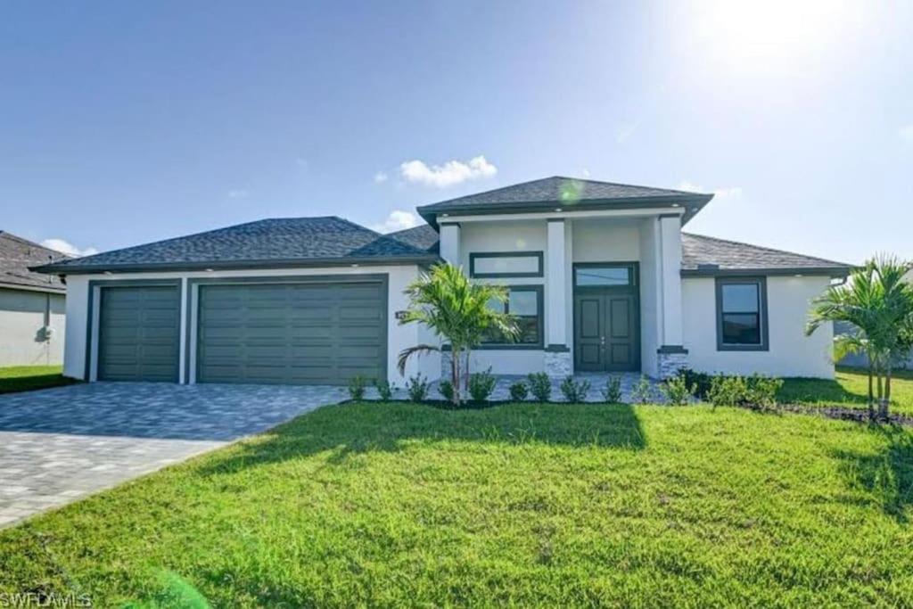 Newly Built Villa Ballerina With Heated Pool And Incredible View Into Beautiful Arrowheadcanal Cape Coral Bagian luar foto