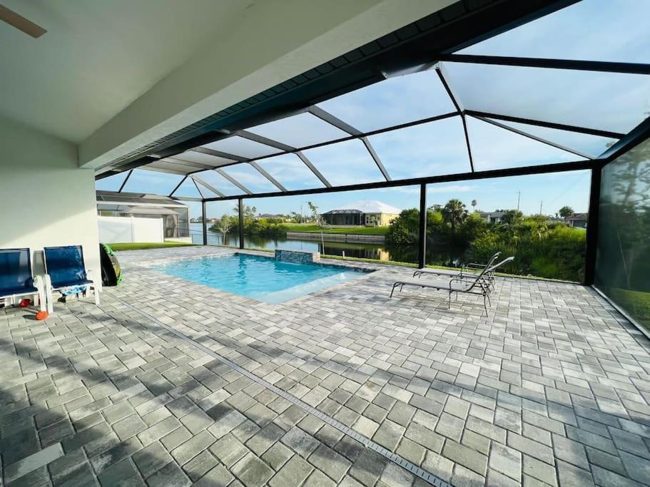 Newly Built Villa Ballerina With Heated Pool And Incredible View Into Beautiful Arrowheadcanal Cape Coral Bagian luar foto