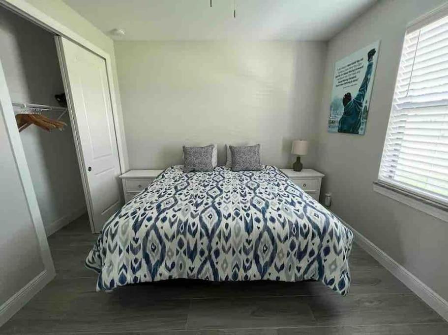 Newly Built Villa Ballerina With Heated Pool And Incredible View Into Beautiful Arrowheadcanal Cape Coral Bagian luar foto
