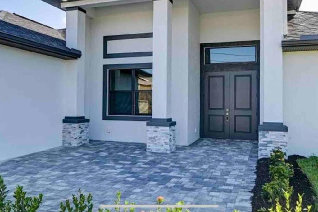 Newly Built Villa Ballerina With Heated Pool And Incredible View Into Beautiful Arrowheadcanal Cape Coral Bagian luar foto