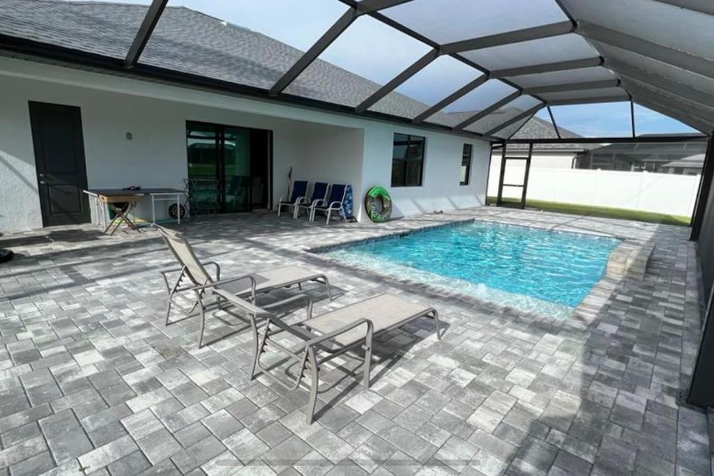 Newly Built Villa Ballerina With Heated Pool And Incredible View Into Beautiful Arrowheadcanal Cape Coral Bagian luar foto