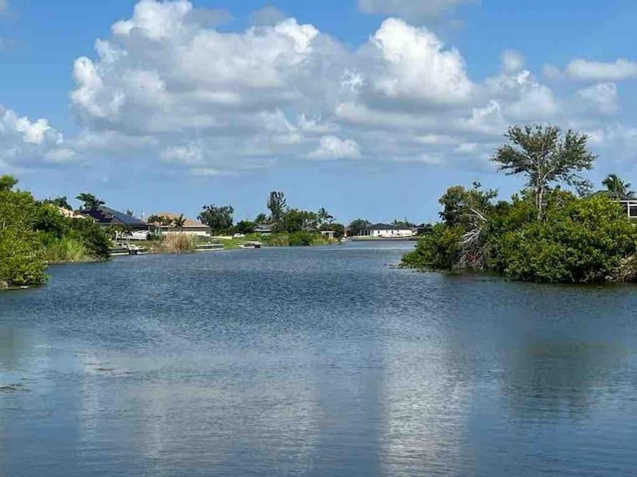 Newly Built Villa Ballerina With Heated Pool And Incredible View Into Beautiful Arrowheadcanal Cape Coral Bagian luar foto